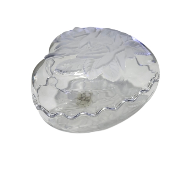 Studio Nova Winter Rose Etched Frosted Crystal Heart Trinket/Jewelry/ Candy Box - Picture 10 of 15